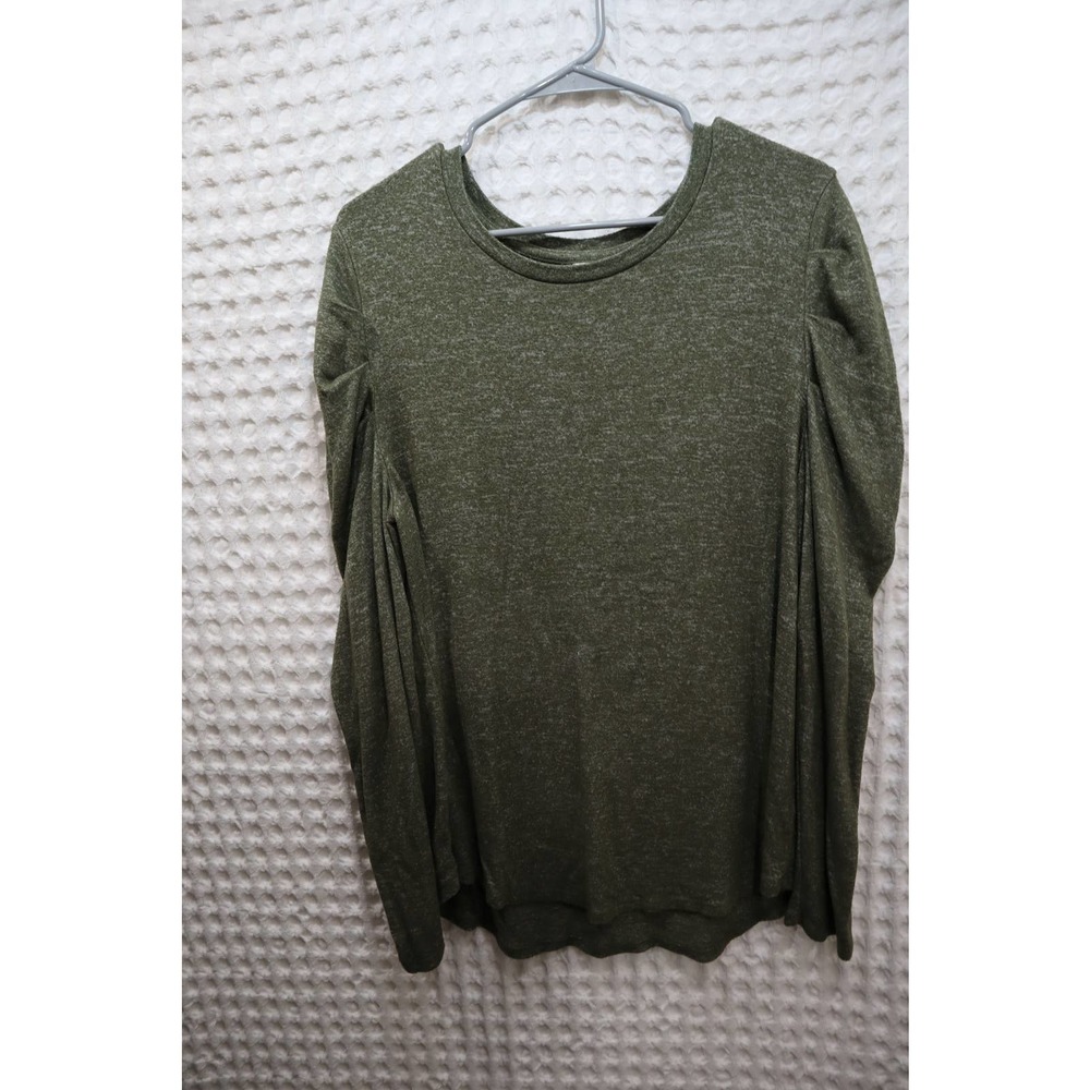 a new day size XL green top. ruched sleeves